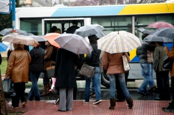 Meteorologii anunţă condiţii de precipitaţii în perioada următoare