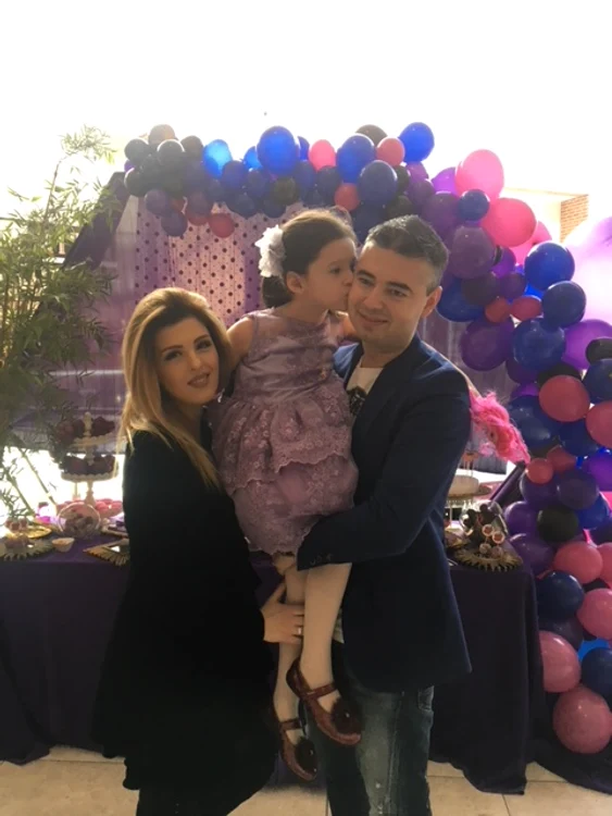 Diana Bişinicu, alături de Riana şi de soţul ei 