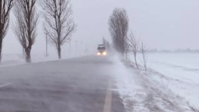 Microbuz răsturnat în județul Galați, din cauza viscolului FOTO: Arhivă
