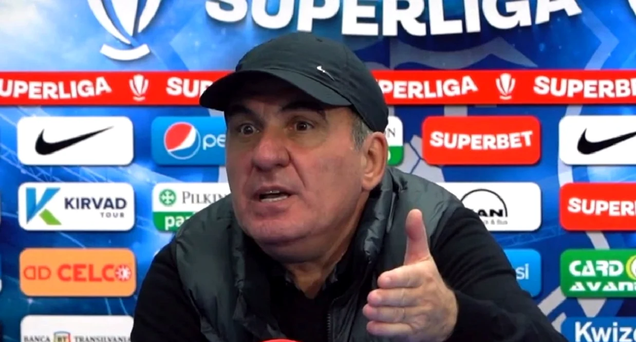 Gică Hagi nu înțelege de ce elevii săi nu joacă fotbal. Foto Sportpictures