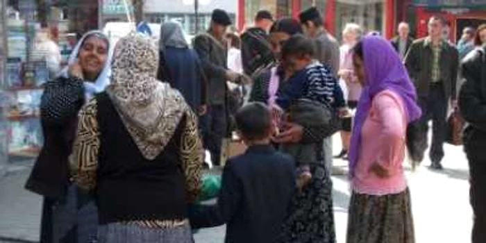 Râmnicu Vâlcea: Locuinţă vandalizată de rromi, pentru o pirandă, Adevărul la minut