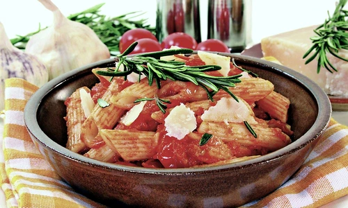 penne cu sos de rosii si rozmarin jpeg