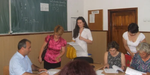 Profesorii speră să ia 25 la sută în plus la salariul de bază