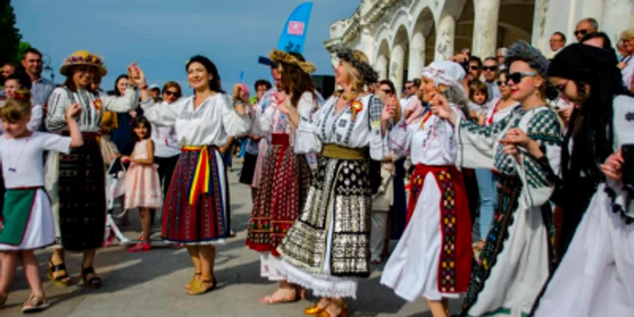 Sânziene - Ziua Universală a Iei la Constanţa Cazino Dobrogea Sursa Facebook Ziua Iei - Constanţa