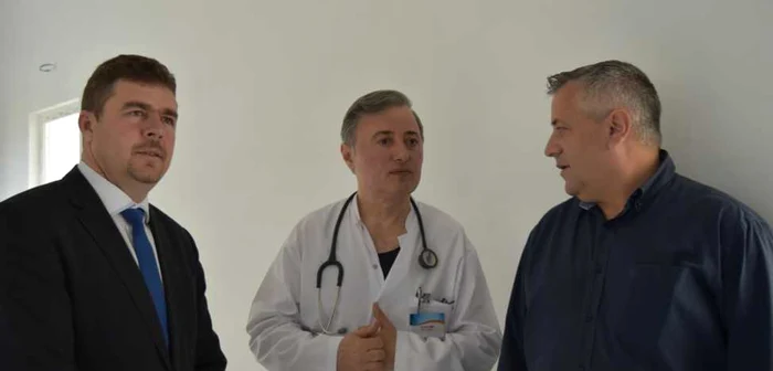 Marius Screciu (foto dreapta), candidat la Primăria Drobeta Turnu Severin împreună cu Aladin Georgescu (foto stânga), preşedintele PSD Mehedinţi FOTO PSD Mehedinţi