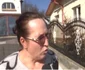 Vâlcea Mama fetei - Alina Trandafir - care acuză un primar că a sedus-o şi a abuzat de ea timp de mai mulţi ani şi soţia edilului doamna Dumbravă Foto captură video Antena 1