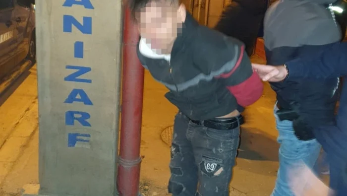 Cei patru tineri au fost văzuţi de o persoană aflată în trecere Fotografii: Poliţia Română