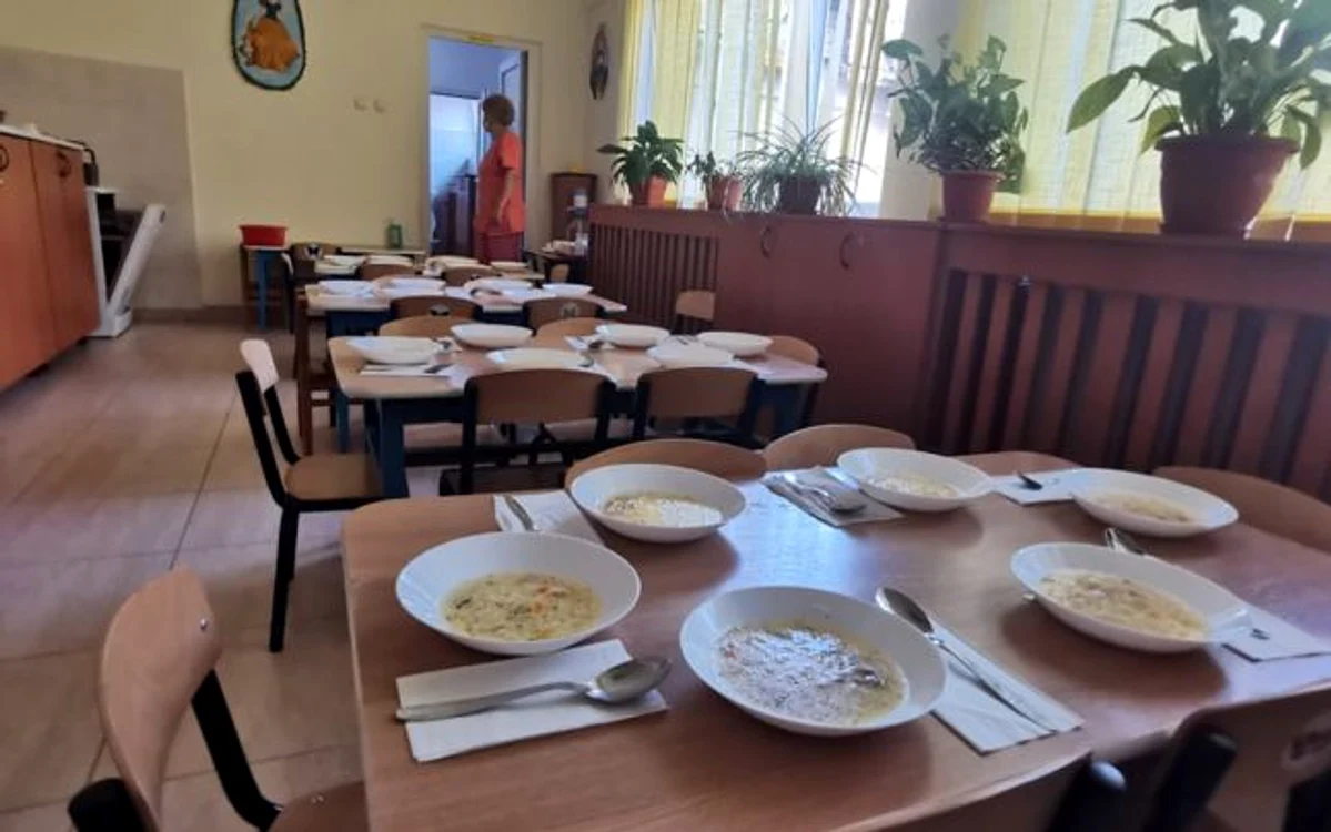 
    Educatoarele au furat din produsele destinate copiilor Foto: adevarul.ro  