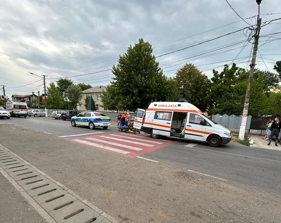 Un bătrân a fost lovit de o mașină a poliției în Galați. Foto: Monitorul de Galați