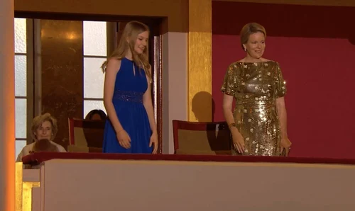 Prințesa Eleonore cu Regina Mathilde la concursul anual de pian „Regina Elisabeta”. FOTO: captură video