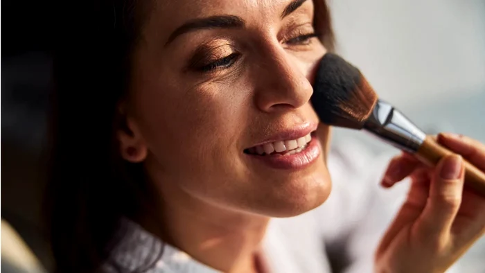 Un truc de machiaj pentru femeile de peste 40 de ani.