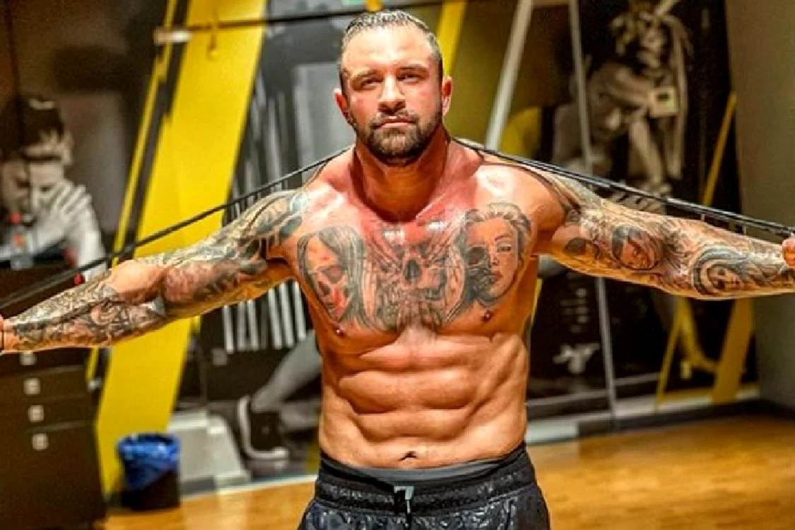 Iată cum arăta Alex Bodi când era un tinerel! E aproape de nerecunoscut!
