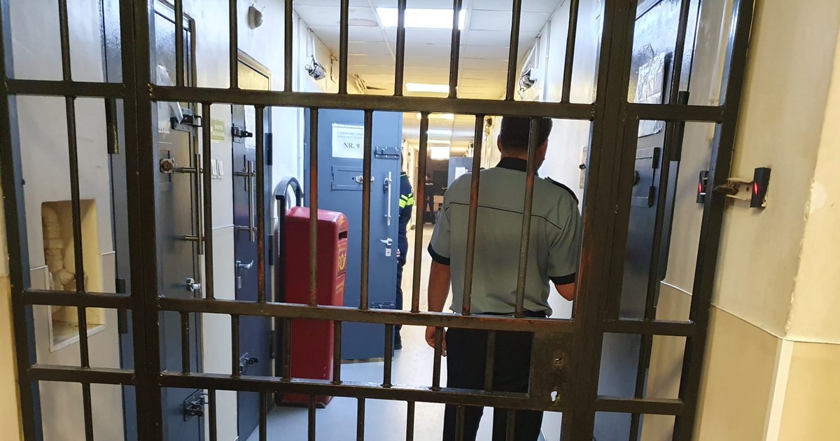 Bărbat de 57 de ani moare suspect în arestul IPJ Constanța după o cădere de la înălțime