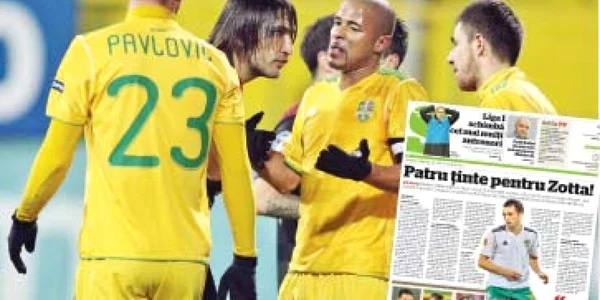 Pavlovici şi Zmeu (dreapta) i-au ajutat pe rapidişti să câştige p Foto: mediafax