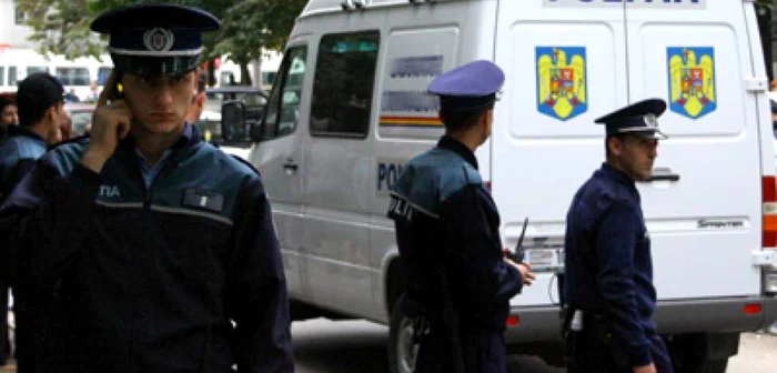 Poliţiştii din judeţ le-au dat pe fete în urmărire...