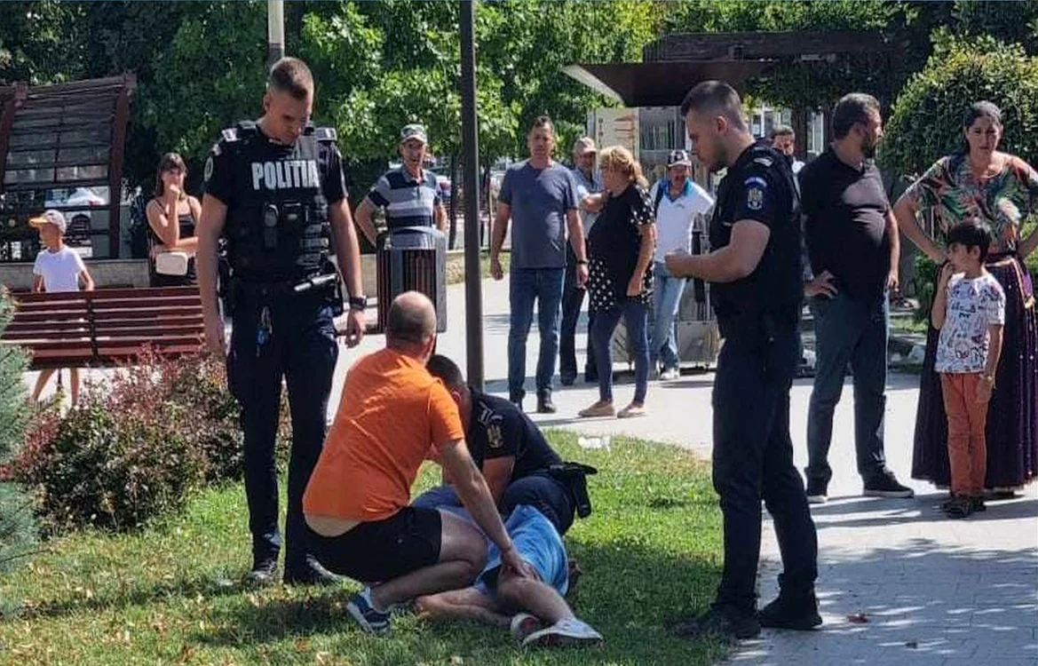 Bărbatul a fost imobilizat. Foto: Știri din Hunedoara