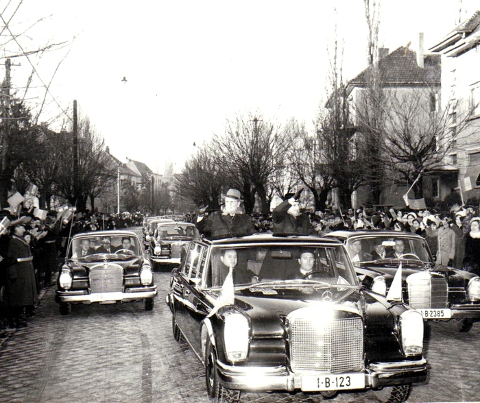 Sosirea la Timişoara a preşedintelui R S F Iugoslavia , Iosip Broz Tito, care, la invitaţia lui Nicolae Ceauşescu, se 1 II 1969 (1 februarie 1969) jpg jpeg