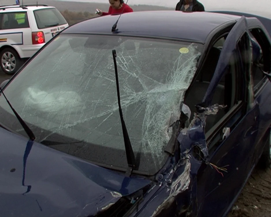 Sibiu:Loganul poliţiştilor de la Crima Organizată din Alba implicată într-un accident (foto)