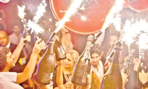 Bieber şi a luat  tălpăşiţa de la chef  după numai 15 minute (Fotografii: Guliver/splashnews) jpeg