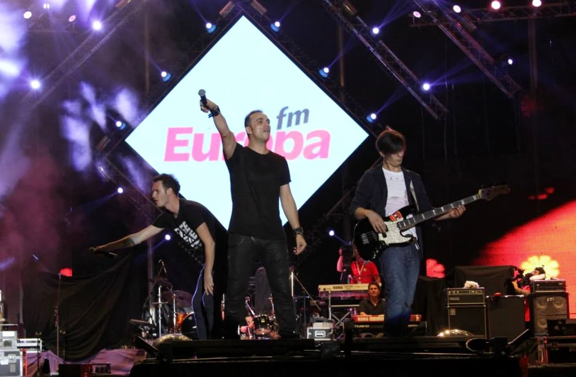 Direcţia 5
lansează albumul „Te iubesc“ într-un concert la Sala Palatului