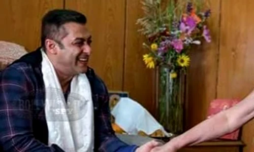 Salman Khan și Dalai Lama s au întreținut minute bune jpeg