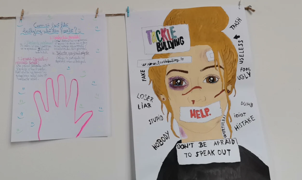 Când sunt provocați să lase un mesaj, elevii recunosc bullying-ul FOTO: A.M.