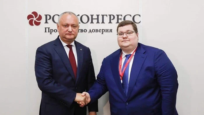 Igor Dodon (stânga) și Igor Ceaika la un forum economic FOTO Presedinția Republicii Moldova