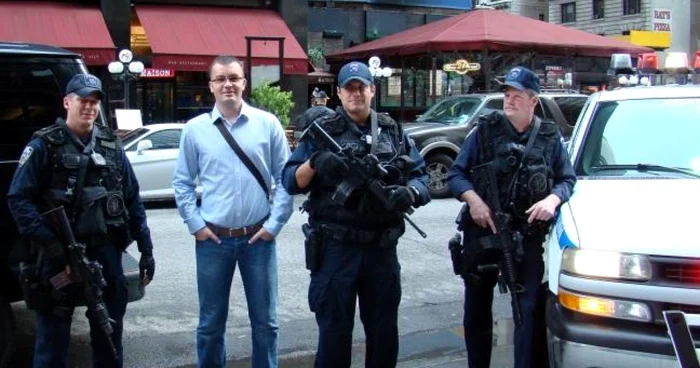 Ciprian Miron alături de poliţişti americani