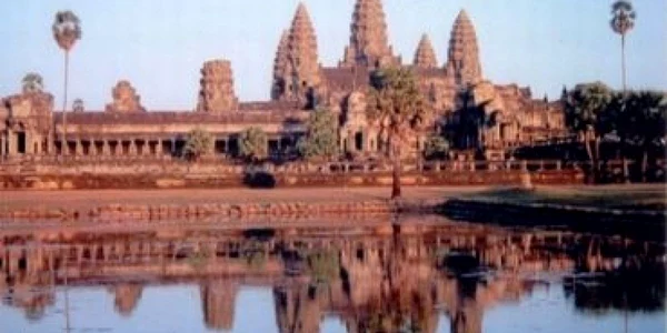 Cambodgia: Cel puţin 500 de angajaţi au leşinat într-o uzină