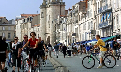 2 orase pe biciclete jpg jpeg