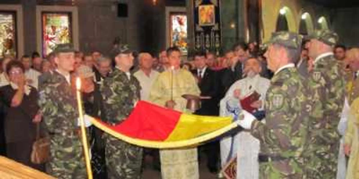 Drapelul a fost sfiinţit astăzi la Catedrala Mică