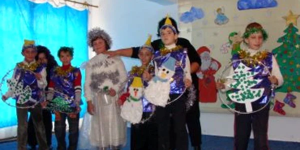 Micuţii s-au pregătit din timp pentru serbarea de Crăciun