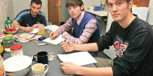 Agenţii imobiliari spun că doi din trei proprietari de apartamente din cartierul bucureştean Tineretului refuză să închirieze studenţilor  