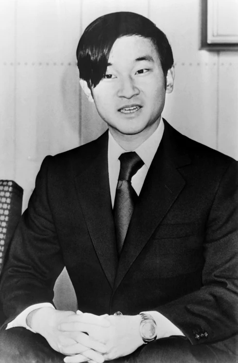 Naruhito, la 20 de ani, în cadrul primei conferinţe de presă la Palatul Imperial