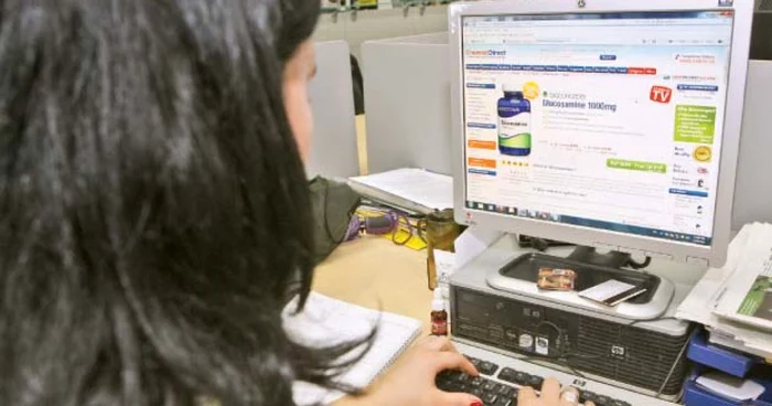 Calitatea medicamentelor de pe internet nu este controlată la fel de riguros precum cea a pastilelor din farmacie