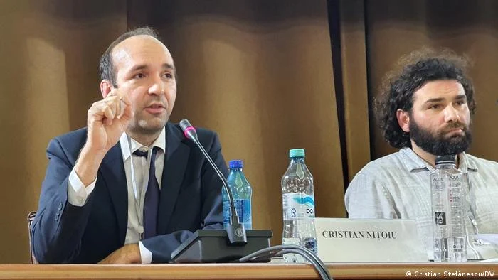 Cristian Nițoiu (stânga)