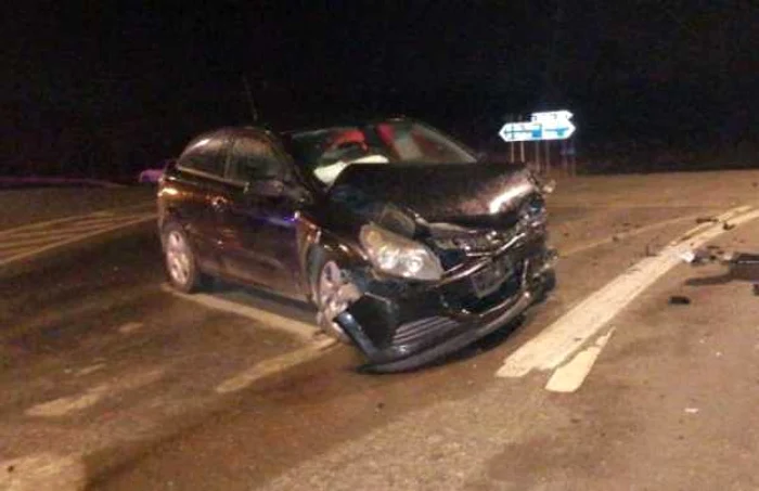 Accident pe DN 1, la intersecţia spre Şelimbăr - Sibiu: trei maşini implicate şi două victime, dintre care una a refuzat transportul la spital; Foto sibiuindependent ro