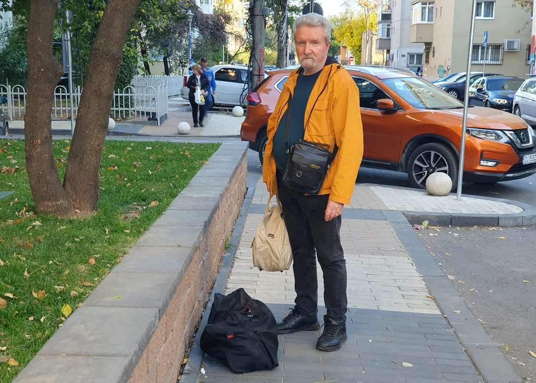 Domnul George nu mai poate intra în casă