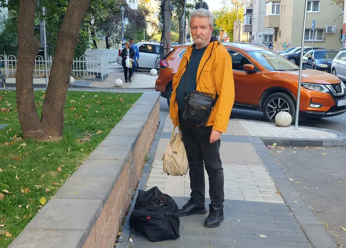 Domnul George nu mai poate intra în casă