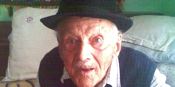 Constantin Sporiş la vârsta de 103 ani vrea să urce pe munte, acolo unde a fost cioban o viaţă întreagă
