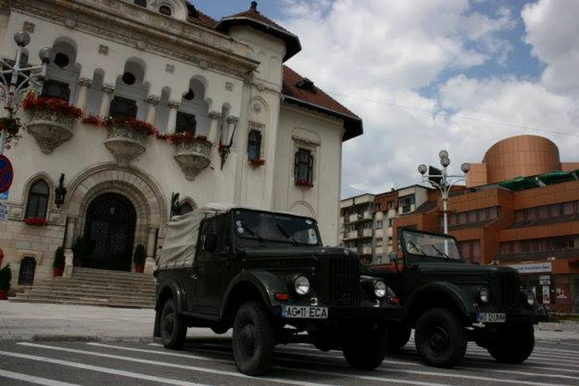 Masini ARO IMS Muzeul Automobilului Romanesc Campulung foto Alexandru Hagi jpg