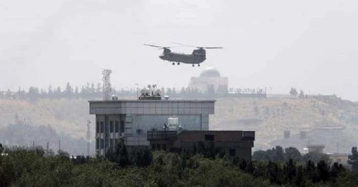 Elicopter implicat în operaţiunile de evacuare din Kabul FOTO EPA-EFE