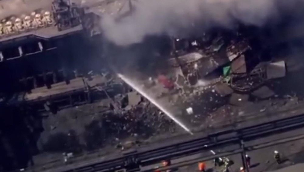 Explozie puternică, urmată de incendiu, la una dintre cele mai mari uzine de oţel din Pennsylvania. Salvatorii caută victime printre dărâmături