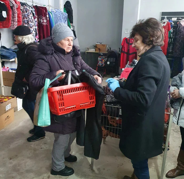 Peste 200 de oameni trec zilnic pragul centrului de valorificare a bunurilor confiscate