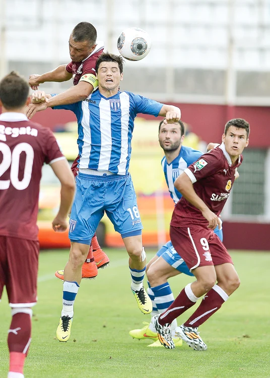 
    România va avea din nou două echipe în Liga Campionilor, dar Liga I e plină de cluburi cu probleme economice şi fără drept de joc pe plan continental. Rapid şi Craiova nu au drept de joc în EuropaFoto: Mediafax  