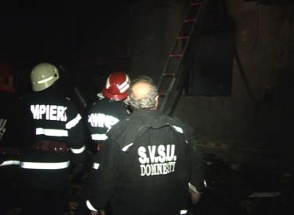 
    Oamenii focului spun că, cel mai probabil, flăcările au pornit de la o ţigară uitată aprinsă  