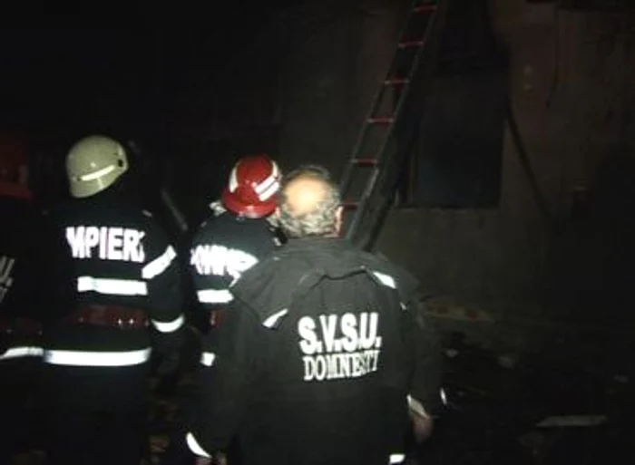 Oamenii focului spun că, cel mai probabil, flăcările au pornit de la o ţigară uitată aprinsă