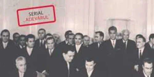 Nicolae Ceauşescu şi Leonid Brejnev (jos, unul lângă altul, în centrul imaginii), gata  să semneze noile acorduri româno-sovietice