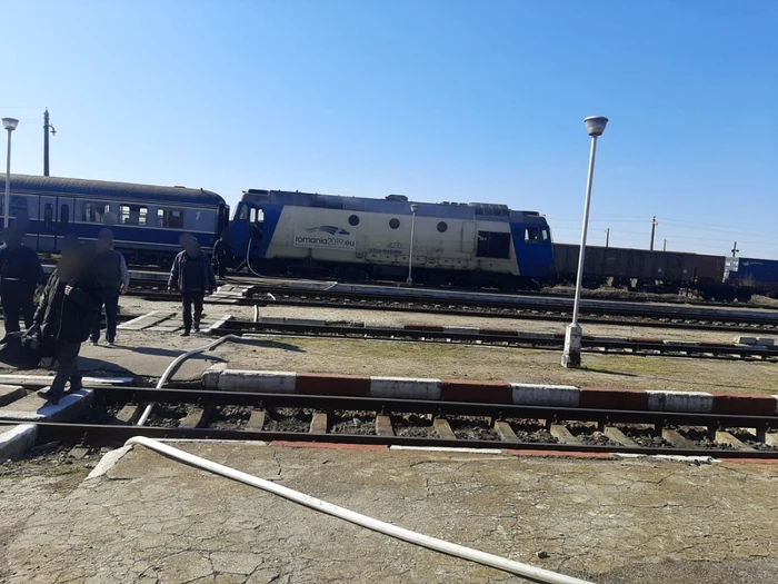 Încendiu la o locomotiva unui tren care transporta călători pe relaţia Bucureşti – Piteşti. A fost deschis un dosar penal
