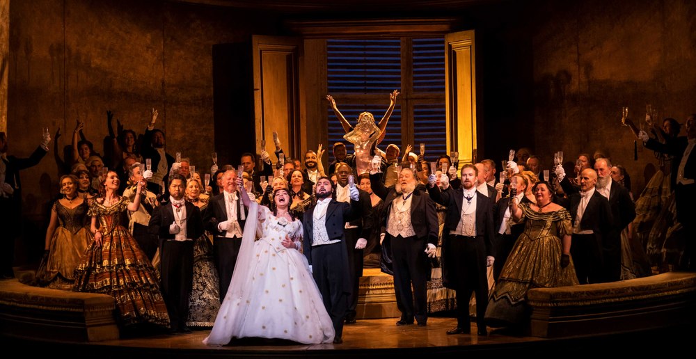 La Opera Regală Covent Graden, o „Traviata” verdiană clasică și  o „zi nebună” mozartiană